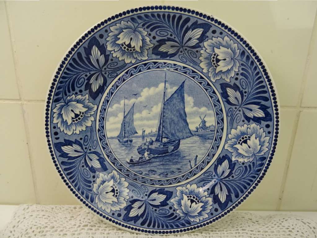 Antiek wandbord Société Céramique Maestricht decor Hollandia
