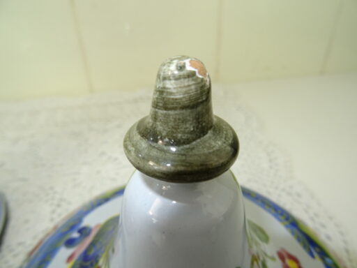 Aardewerk of porseleinen kelk Calf Faenza Italy