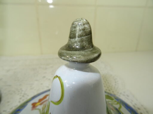 Aardewerk of porseleinen kelk Calf Faenza Italy