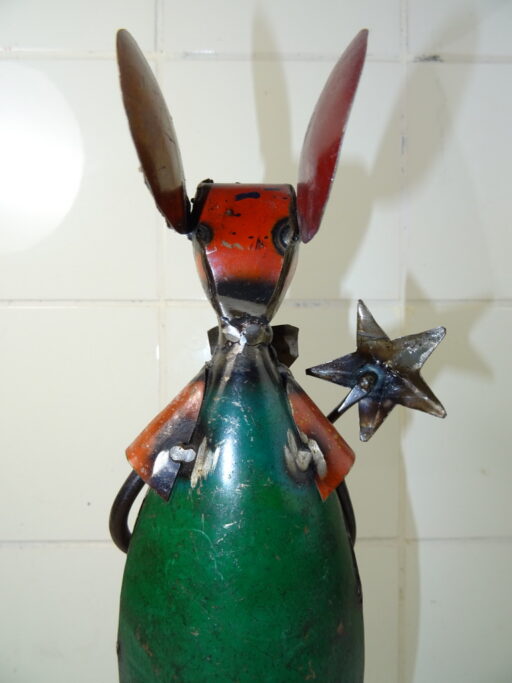 Groot metalen beeld van een muis