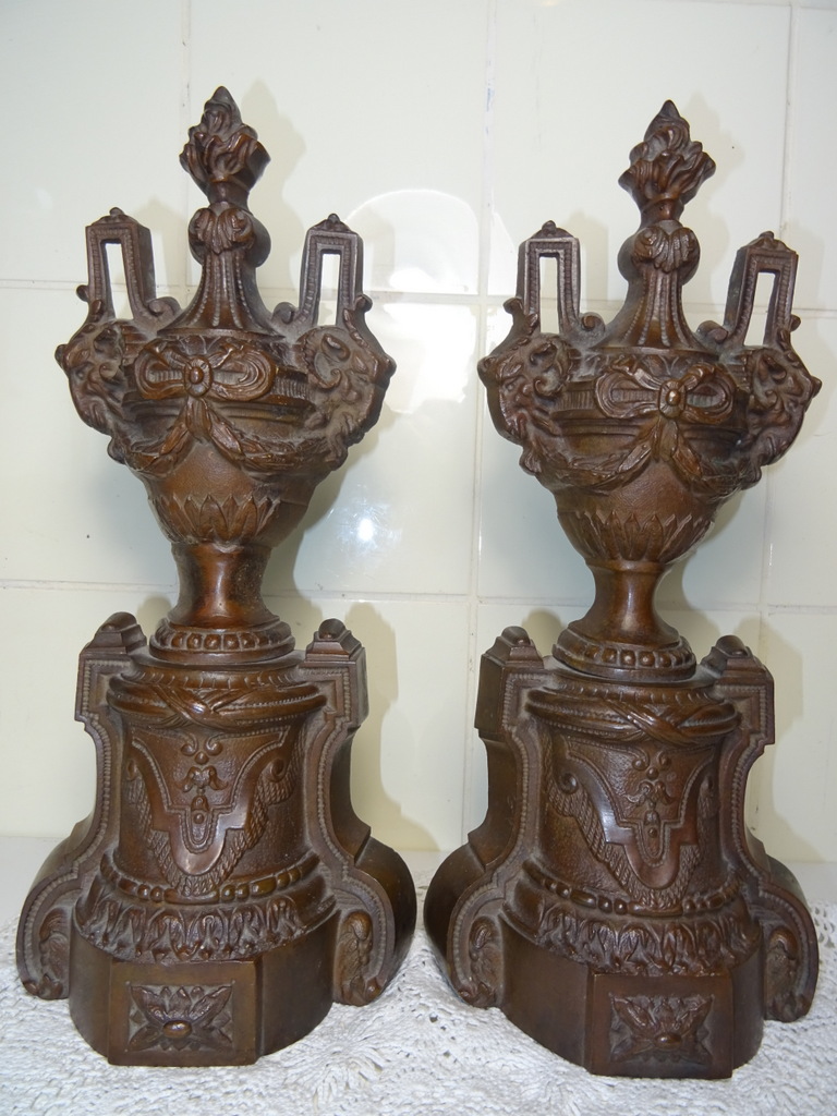Twee fraaie sierornamenten Neo Barok 1840 - 1880