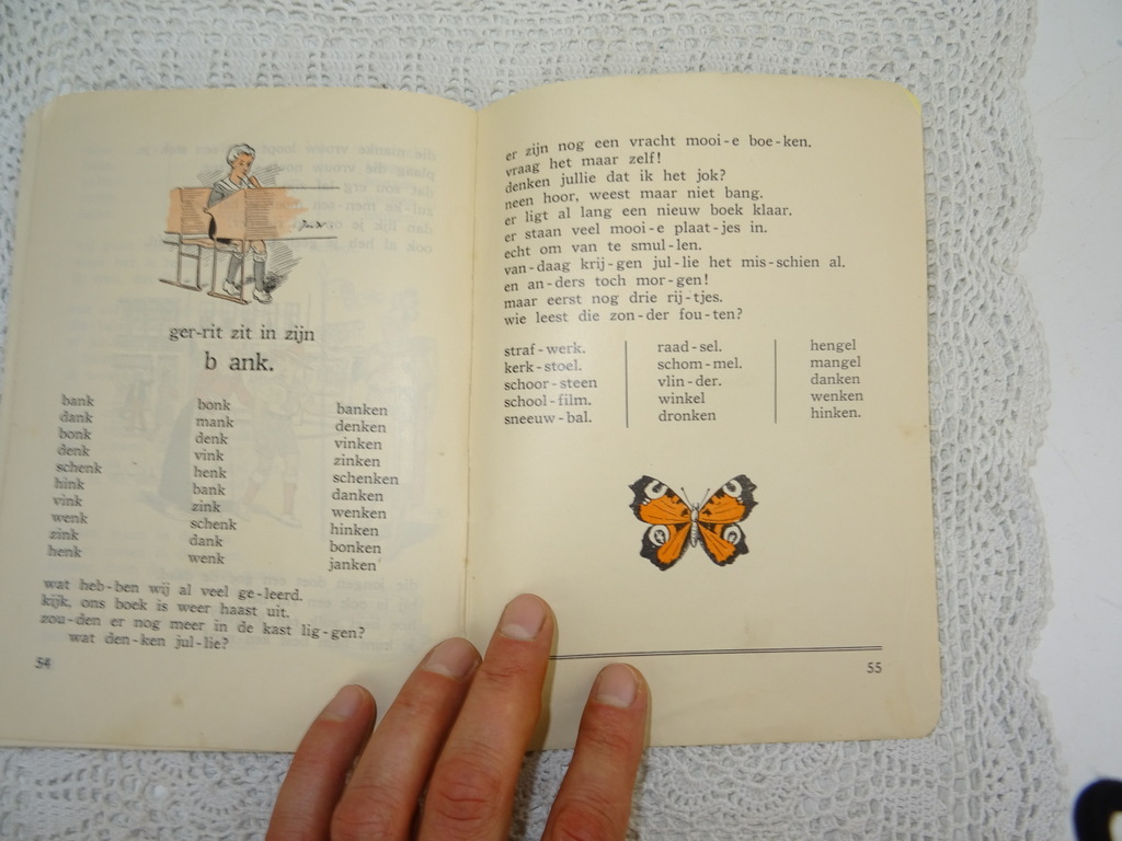 Twee antieke schoolboekjes Lezen! Twee antieke schoolboekjes Lezen!