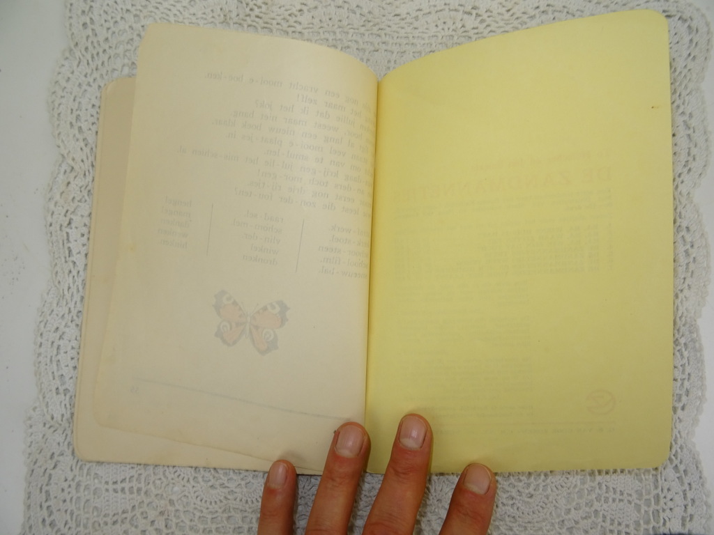 Twee antieke schoolboekjes Lezen! Twee antieke schoolboekjes Lezen!