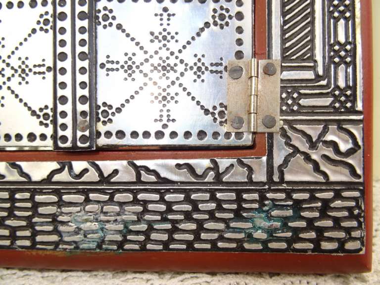 Antieke tinnen spiegel met deurtjes