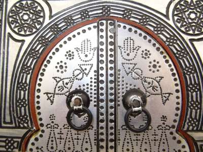 Antieke tinnen spiegel met deurtjes