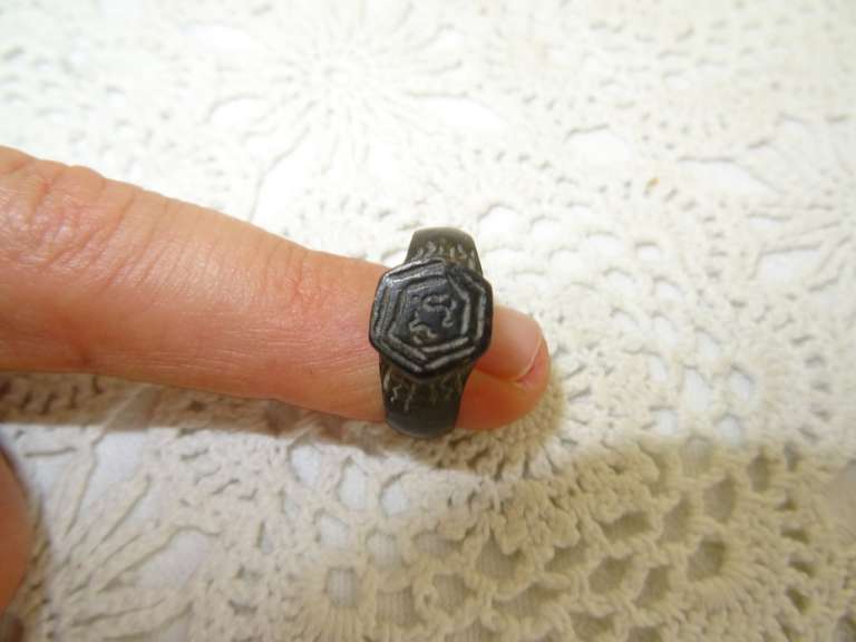 Bodemvondst Romeinse ring (1e-3e eeuw)