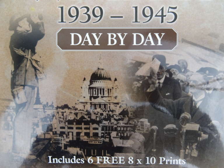 Zes replica propaganda posters geallieerden