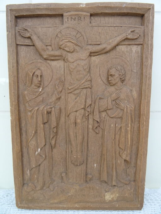 Antiek reliëf met Jezus, Maria en Johannes