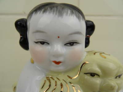 Antiek Chinees beeldje Lucky girl