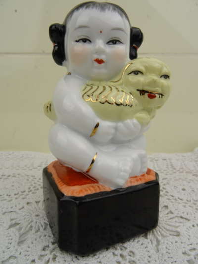 Antiek Chinees beeldje Lucky girl