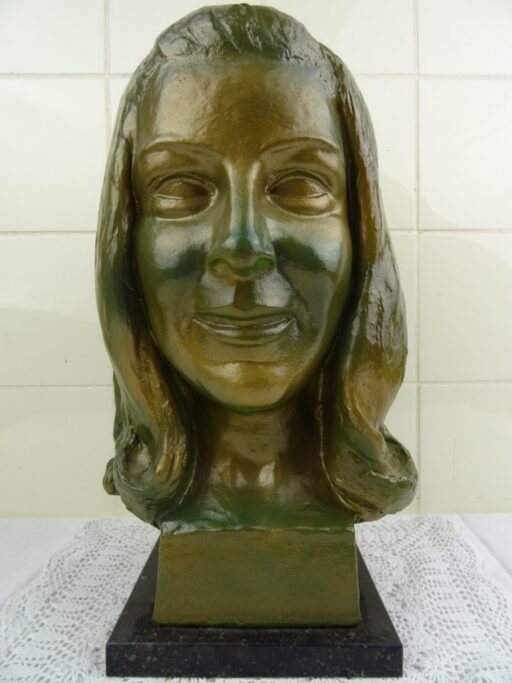 Alternative view of Beeld vrouw Y Smet 1965