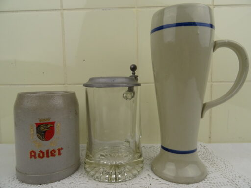 Alternative view of Collectie antieke bierpullen