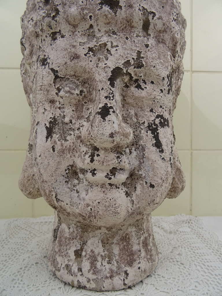Enorm aardewerk Boeddha hoofd
