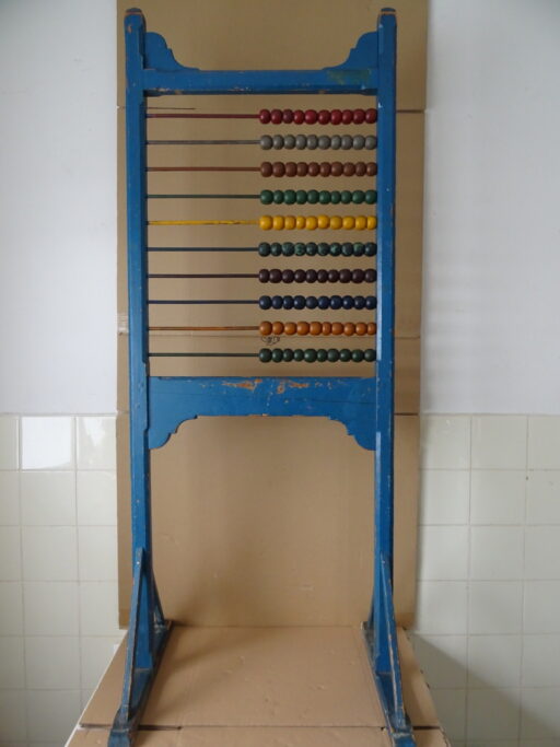 Antiek houten telraam uit school 151cm