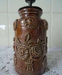 Antiek aardewerk tabakspotje