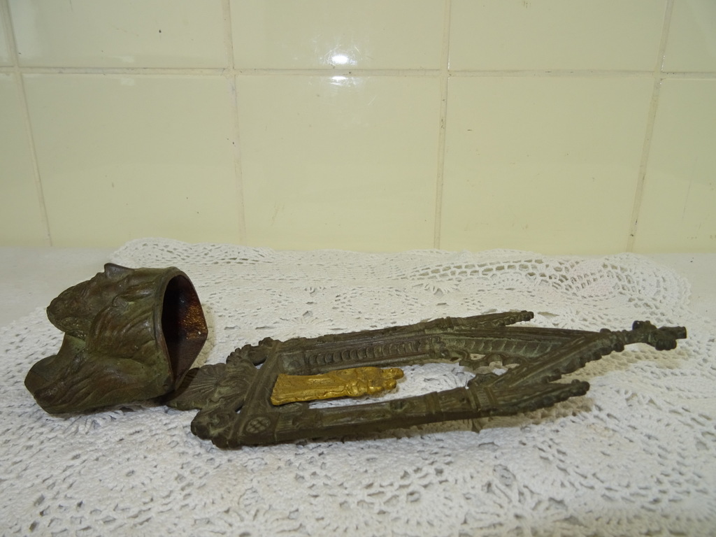 Antiek bronzen wijwatervat - Afbeelding 13