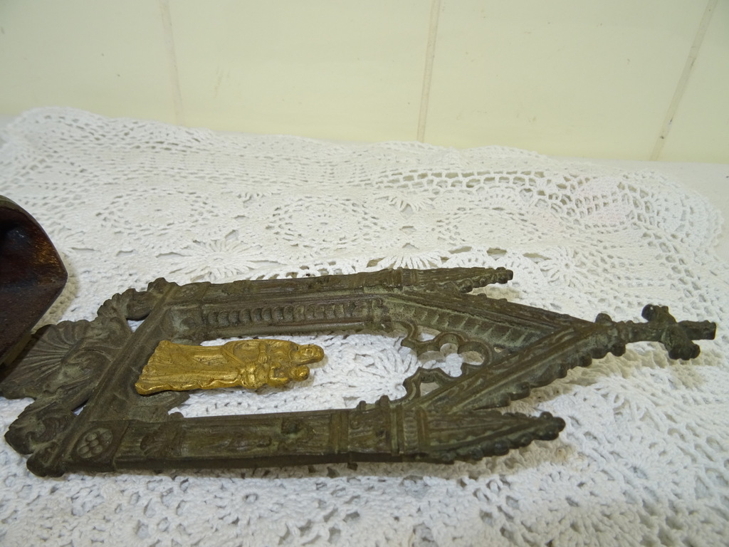 Antiek bronzen wijwatervat - Afbeelding 16