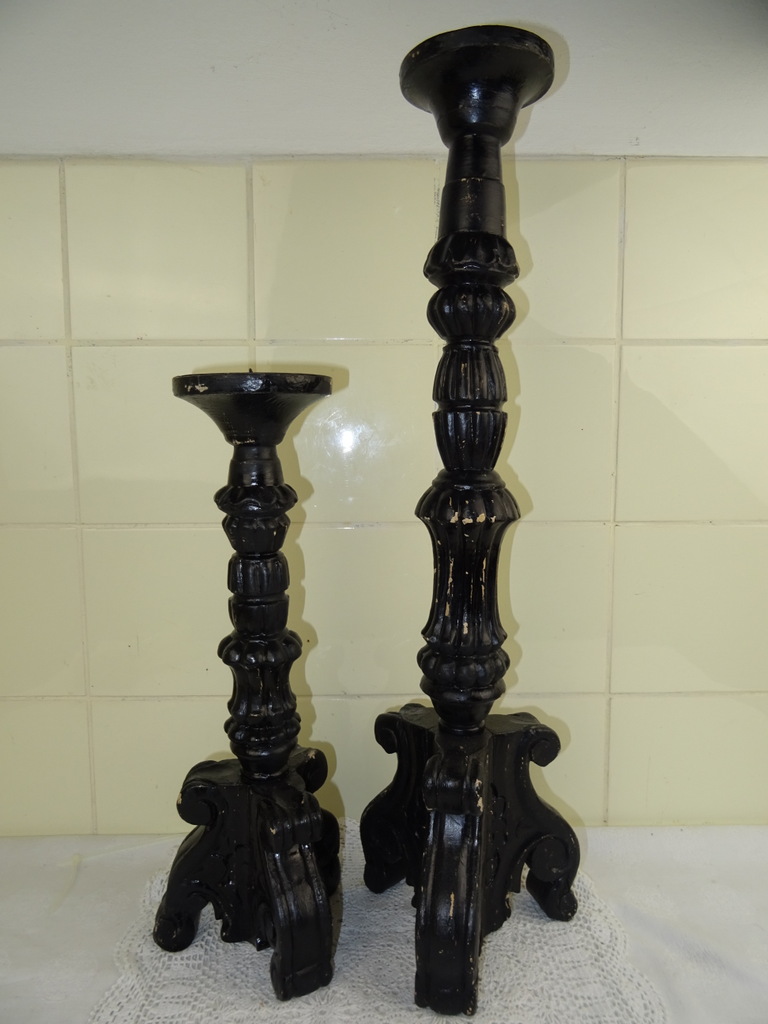 Set antieke houten kandelaars