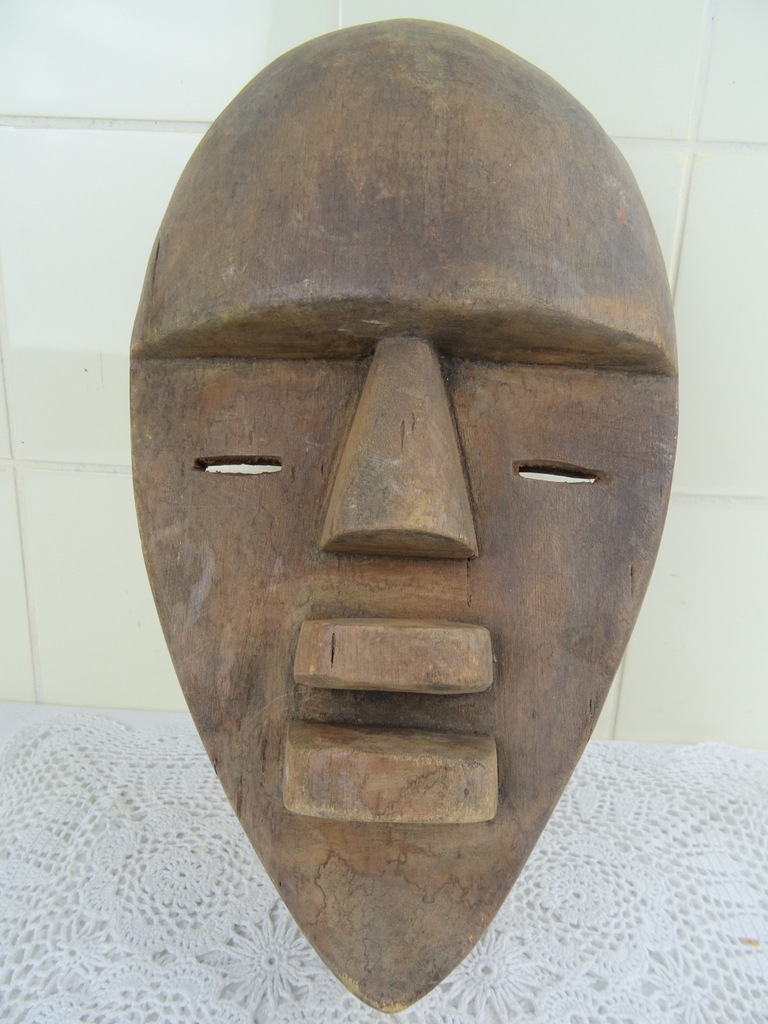 Imposant Afrikaans Salampasu masker
