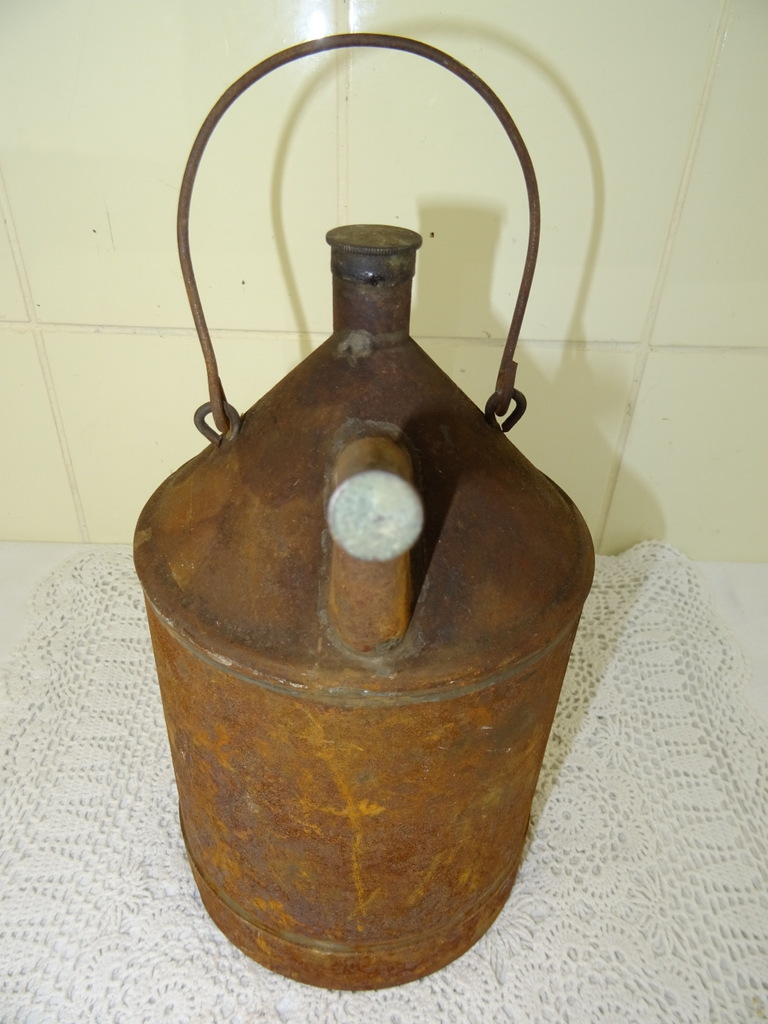 Antieke metalen oliekan - Afbeelding 10