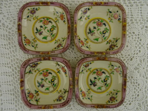 Alternative view of Antieke Japanse schoteltjes