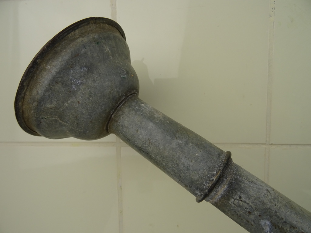 Antieke smeedijzeren gieter - Afbeelding 6