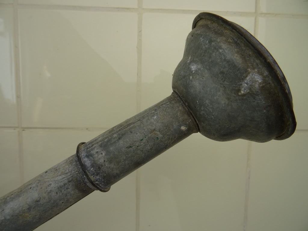 Antieke smeedijzeren gieter - Afbeelding 15