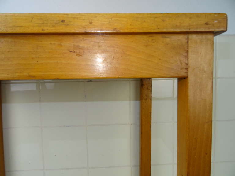 Vintage houten schooltafeltje met stoel