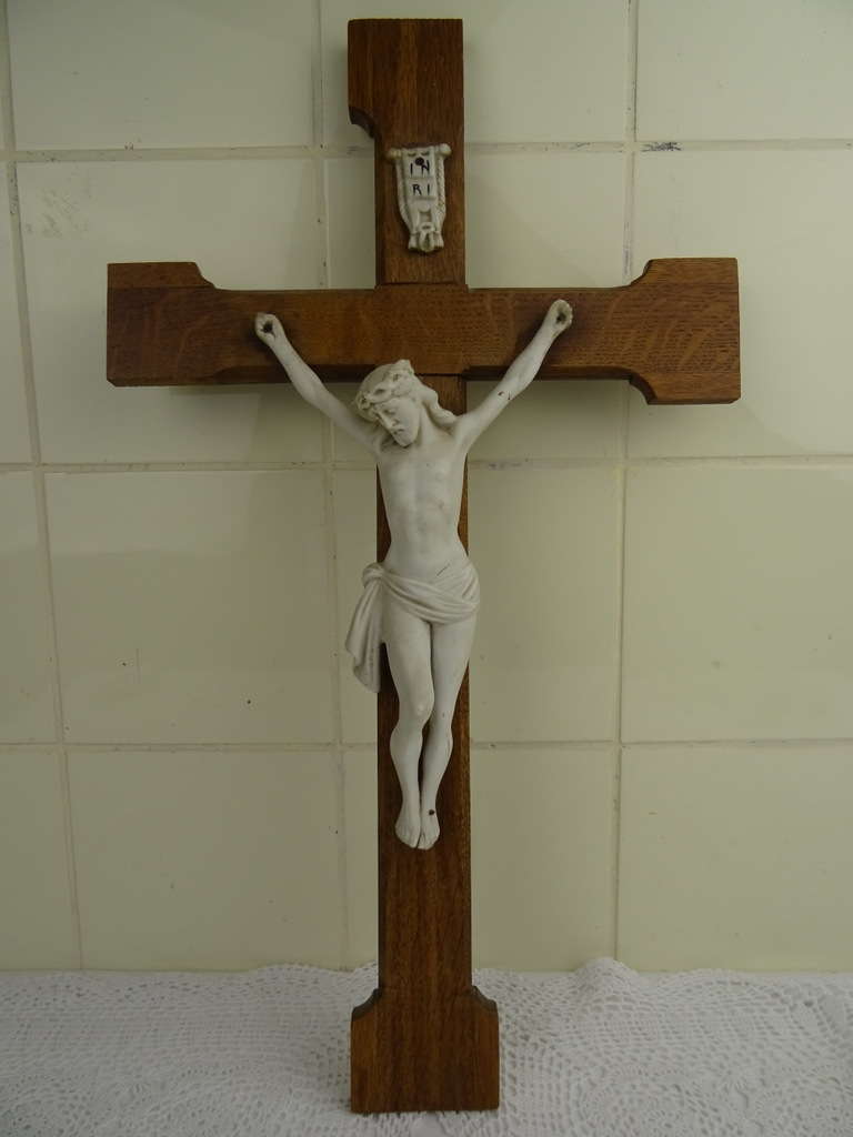 Antiek kruis met Corpus Christi