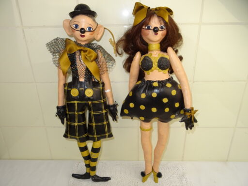 Twee lieflijke clown poppen