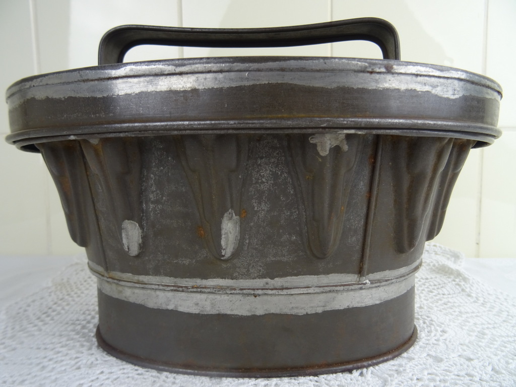 Antieke metalen puddingvorm