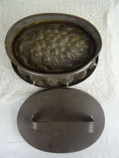 Antieke metalen puddingvorm