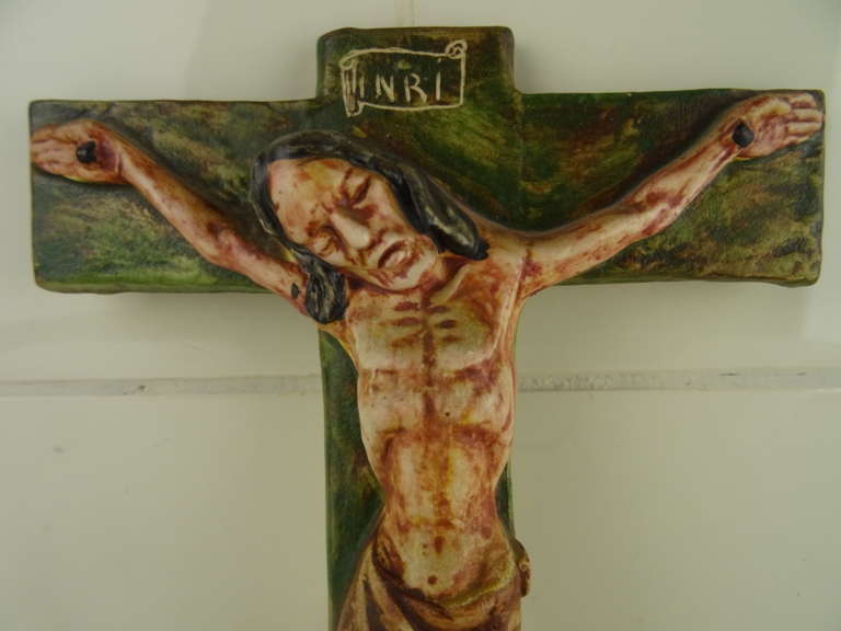 Antiek aardewerk kruis met Corpus Christi