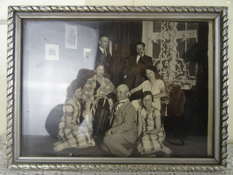 Antieke markante familiefoto in lijst