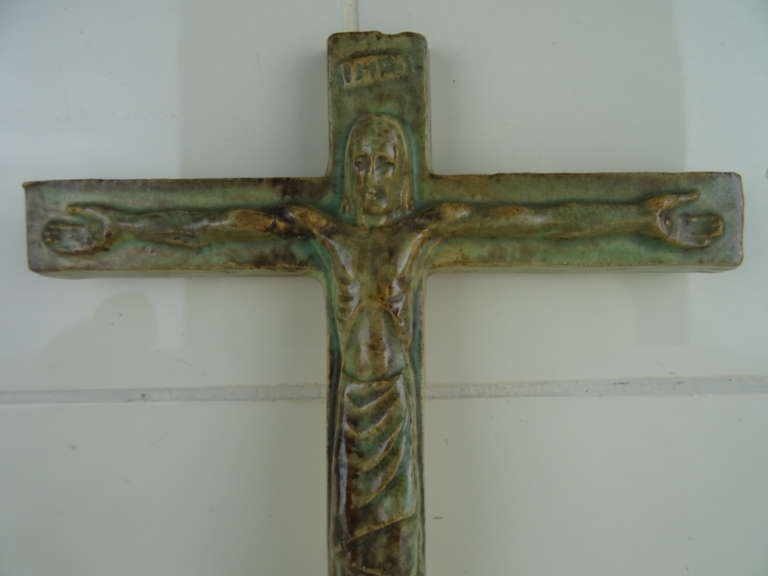 Antiek aardewerk kruisbeeld