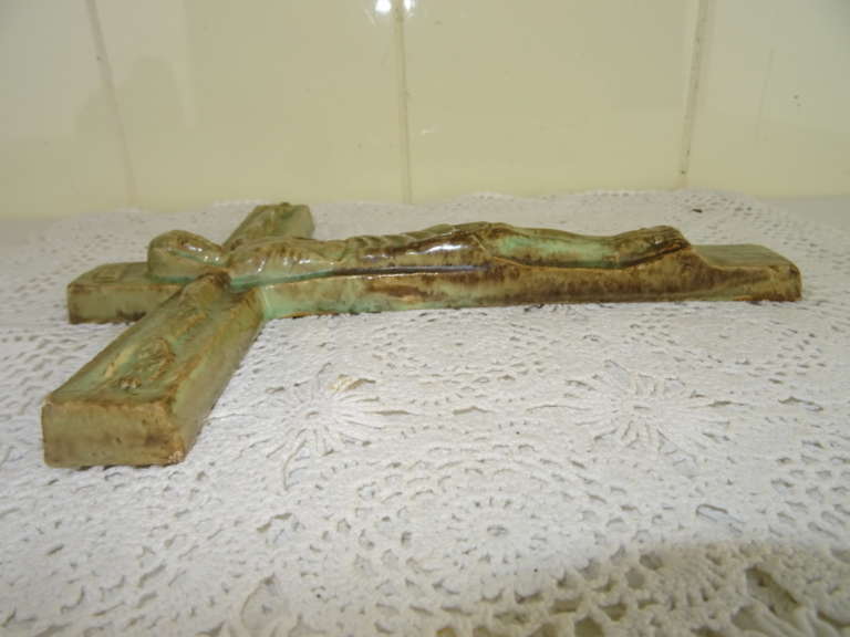 Antiek aardewerk kruisbeeld