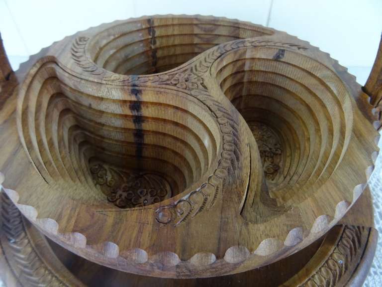 Inklapbare houten schaal uit Dubai