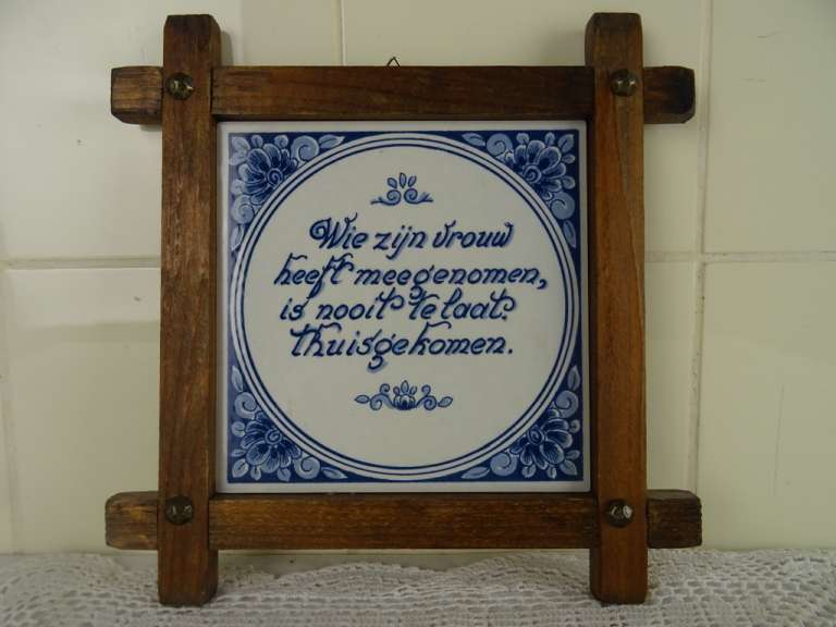 Antieke Delfts blauwe tegel met spreuk
