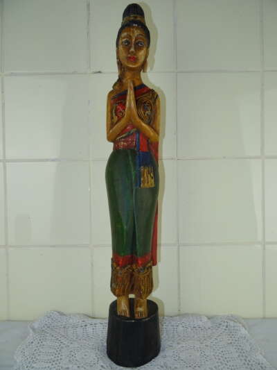 Kleurrijk houten Boeddha beeld