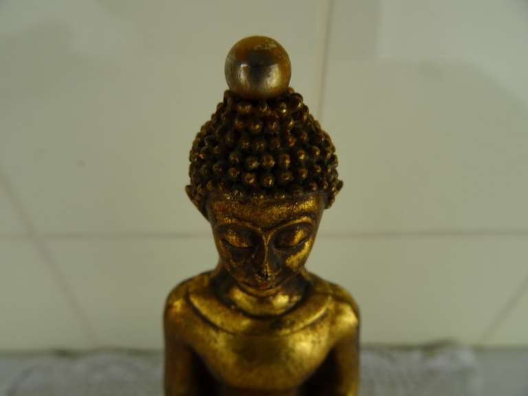 Prachtig beeld Boeddha met pot
