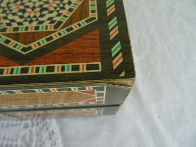 Vintage backgammon spel in houten kist