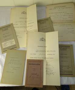 Collectie antieke rapporten en getuigschriften