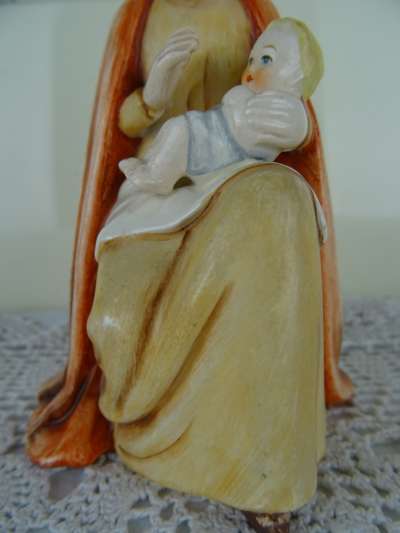 Elegant Goebel Hummel Mariabeeldje