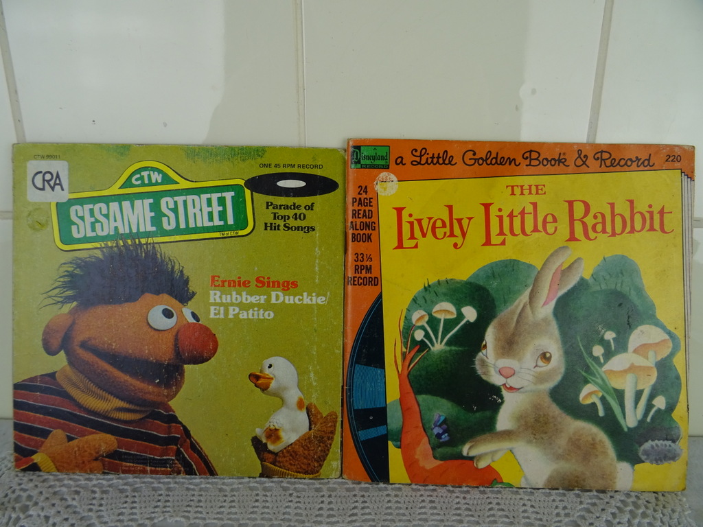 Vintage singles Sesame street en The lively little rabbit
