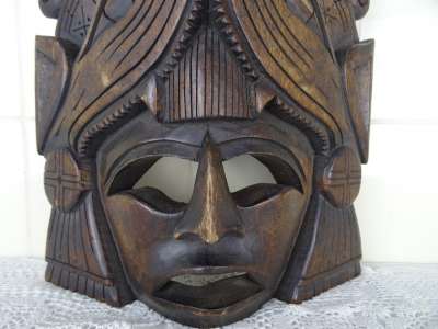 Masker en beelden Maja stijl