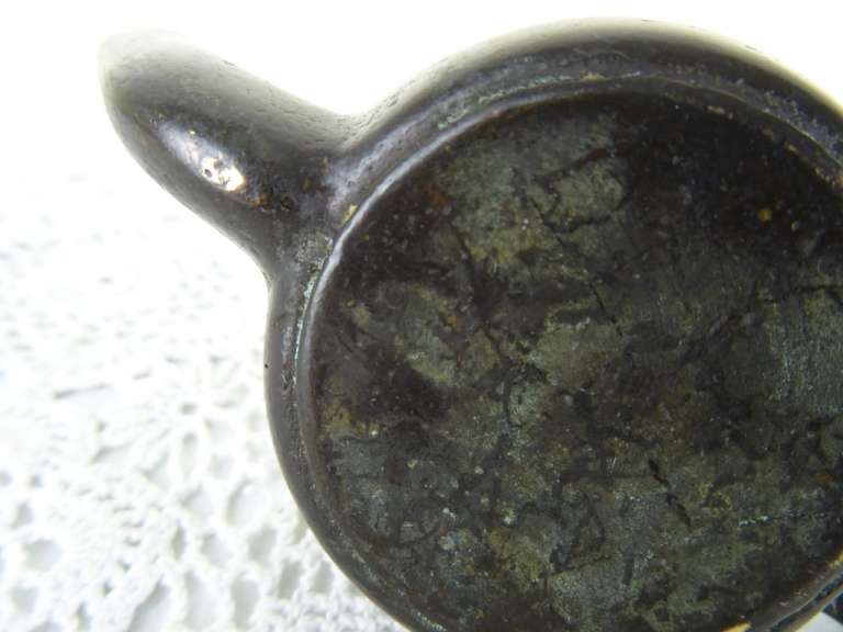Antieke snotneus olielamp