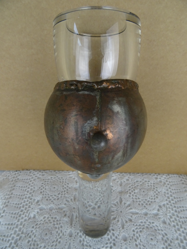 Antieke kaarshouder van glas en brons Antieke kaarshouder van glas en brons