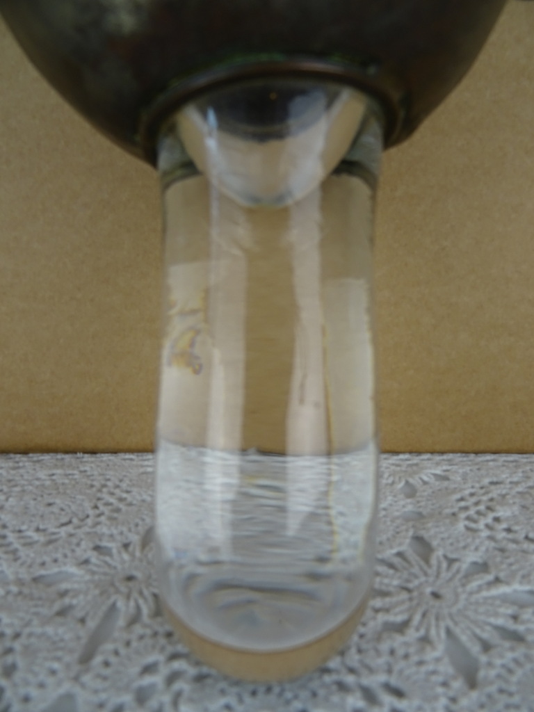 Antieke kaarshouder van glas en brons Antieke kaarshouder van glas en brons