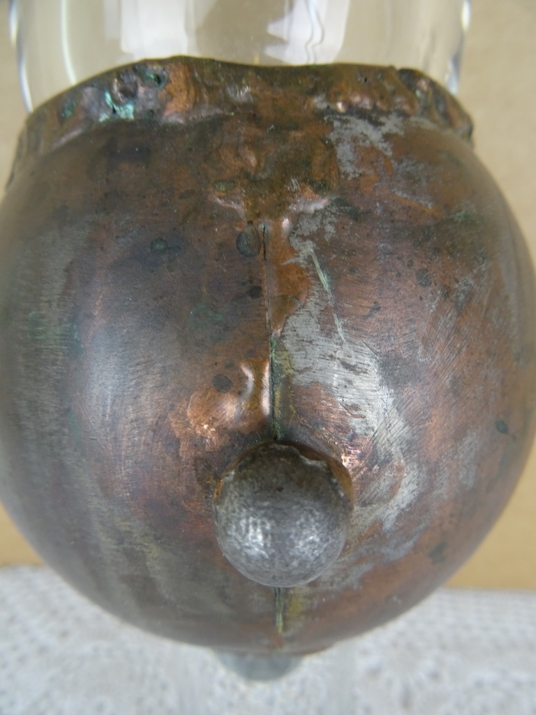 Antieke kaarshouder van glas en brons Antieke kaarshouder van glas en brons