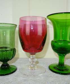 Drie antieke glazen of vaasjes
